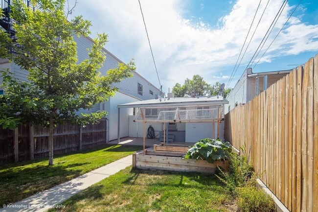 Building Photo - Historic Highlands Gem: Modern Comforts in a Sought-After Neighborhood!