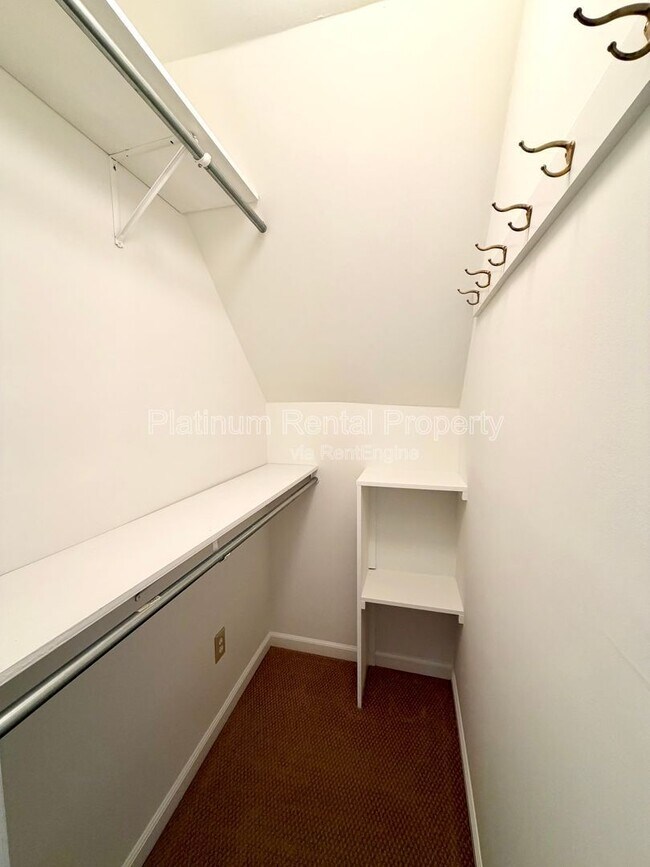 Building Photo - 7020 Grassmoor Grange Way