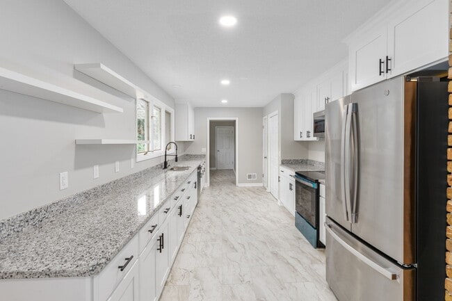 Building Photo - 400 Derby Ln