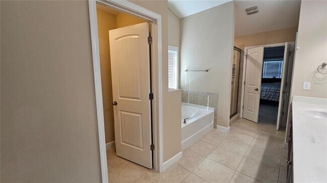 Building Photo - 4750 Sanderling St