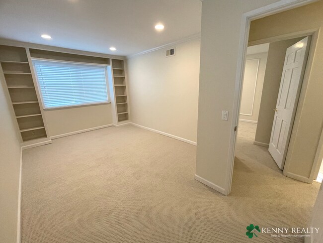 Building Photo - Large 3 Bedroom, 2.5 Bathroom, Great Neigh...