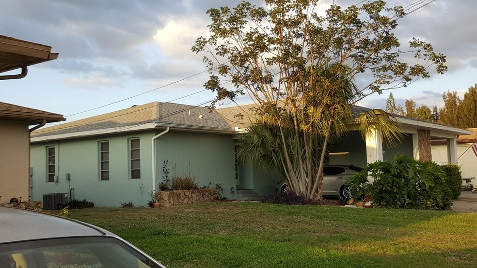 Building Photo - 3119 Riverside Dr