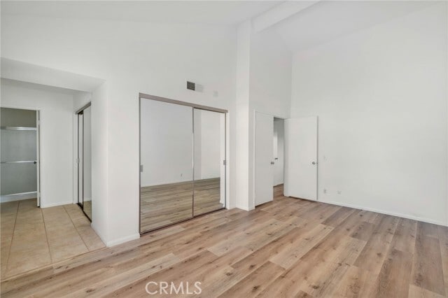 Building Photo - 5540 E Vista Del Este