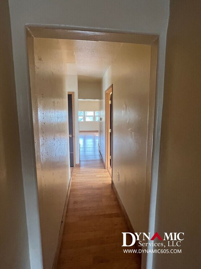 Building Photo - 641 S Dakota Ave