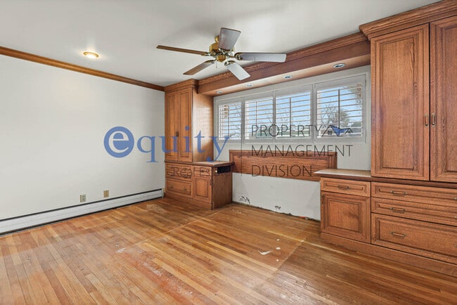 Building Photo - 1941 E Woodside Dr