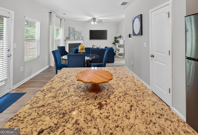 Building Photo - 3333 Cascade Parc Blvd SW