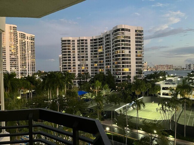 Building Photo - 3500 Mystic Pointe Dr
