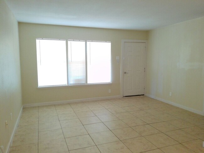 Building Photo - 749 Westchester Dr