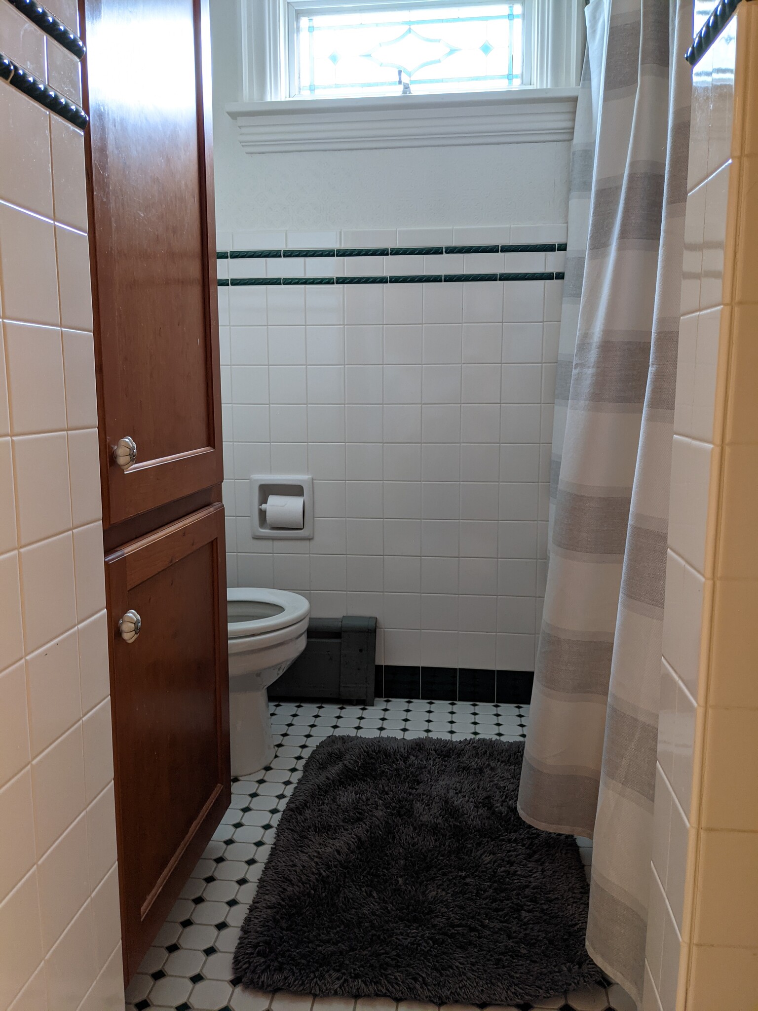 Private full bath - 27 Howard St