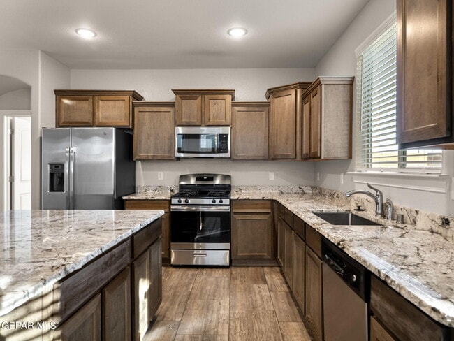 Building Photo - 5916 Hidden Acres Dr