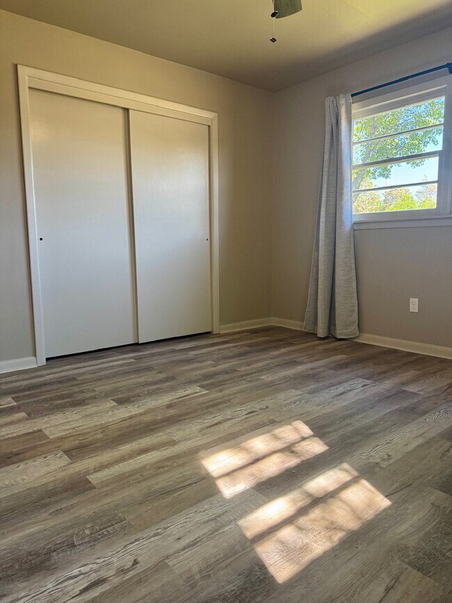 Building Photo - "Charming 3-Bedroom Gem with 2 Full Baths on 54th Street – Spacious 1,725 Sq Ft Haven in Lubbock!"