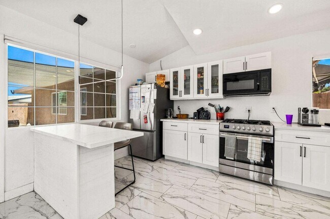 Building Photo - 44500 San Carlos Ave