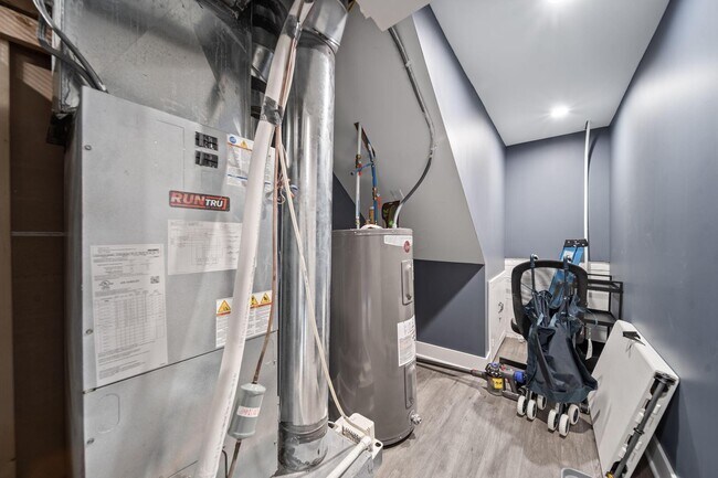 Building Photo - 299 Lombard Rd