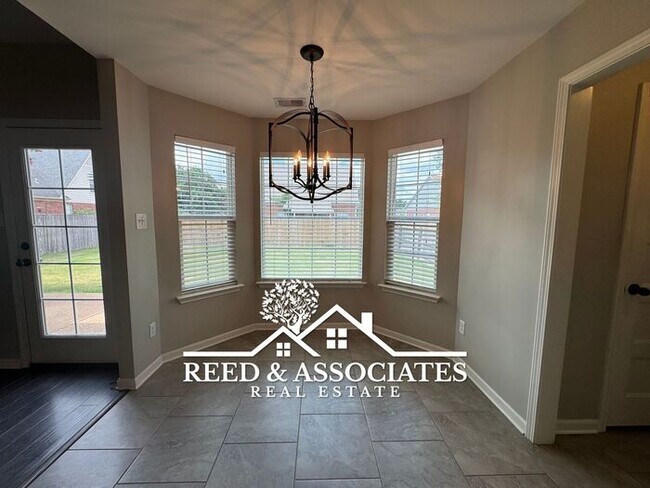 Building Photo - Spacious Olive Branch Home