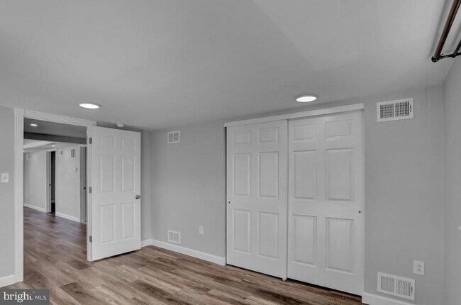 Building Photo - 933 N Hanover St