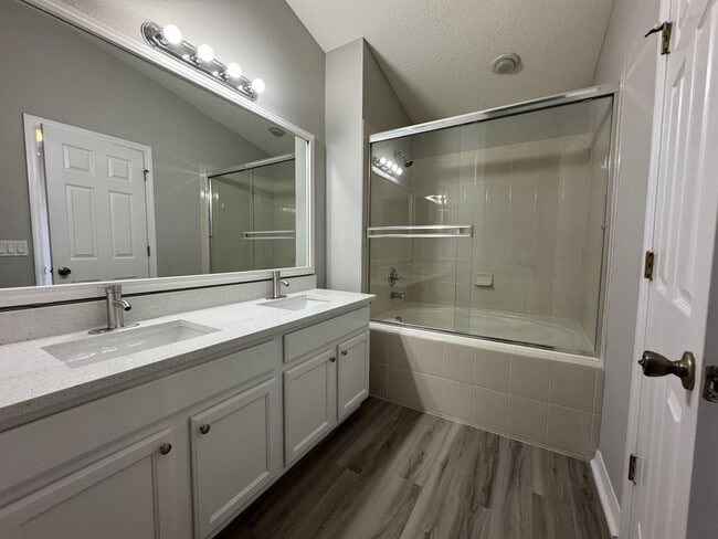 Building Photo - 12965 Langstaff Dr