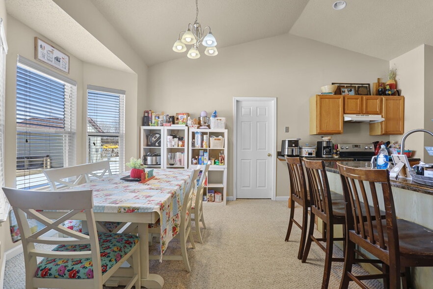 Building Photo - 753 Forest Green Dr