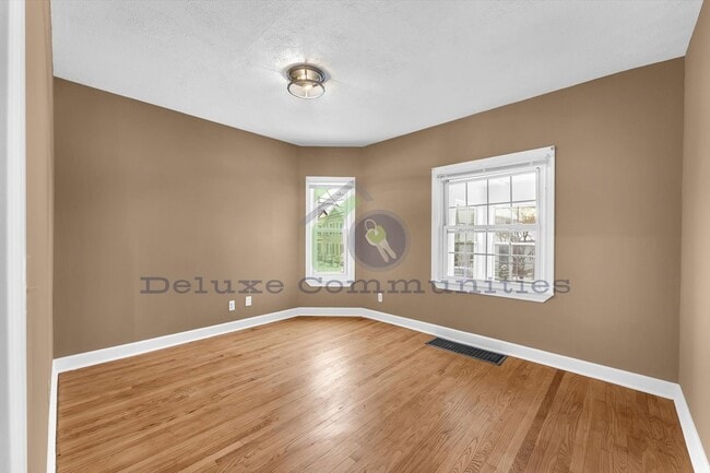 Building Photo - 655 High St SW