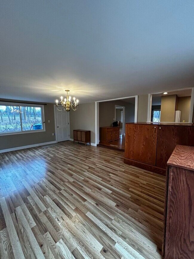 Building Photo - 5508 S Stough St