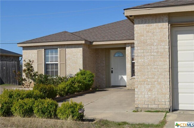 Building Photo - 3711 Lakecrest Dr