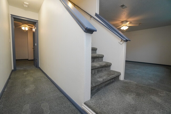 Building Photo - 11301 W Goldenrod Ave