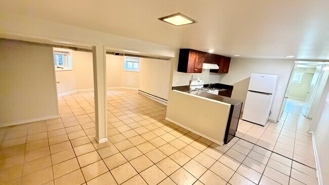Building Photo - 5706 N Maplewood Ave