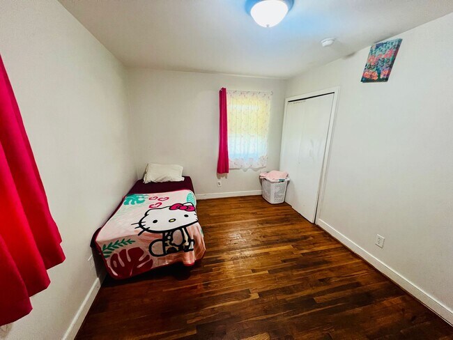 Building Photo - Beautifully Updated 3bdrm/1bth Ranch Style Home Located in the Glen Lea Area!