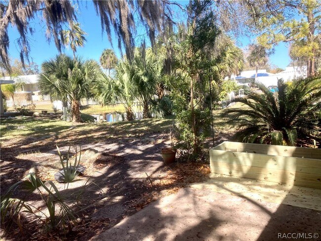 Building Photo - 11449 W Bayshore Dr