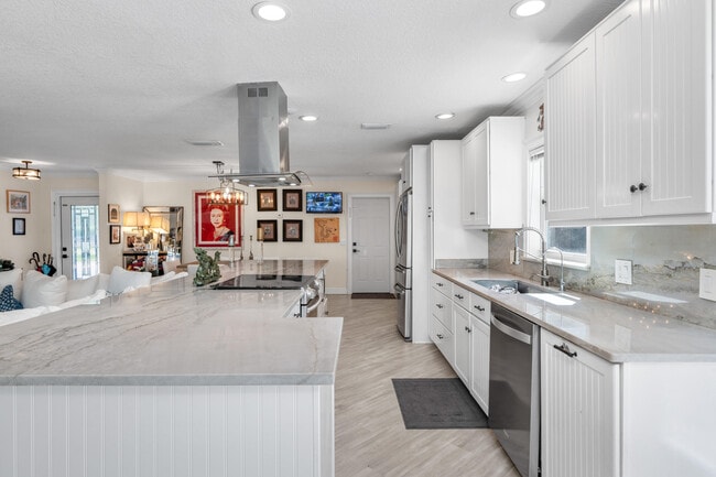 Building Photo - 15161 Collecting Canal Rd