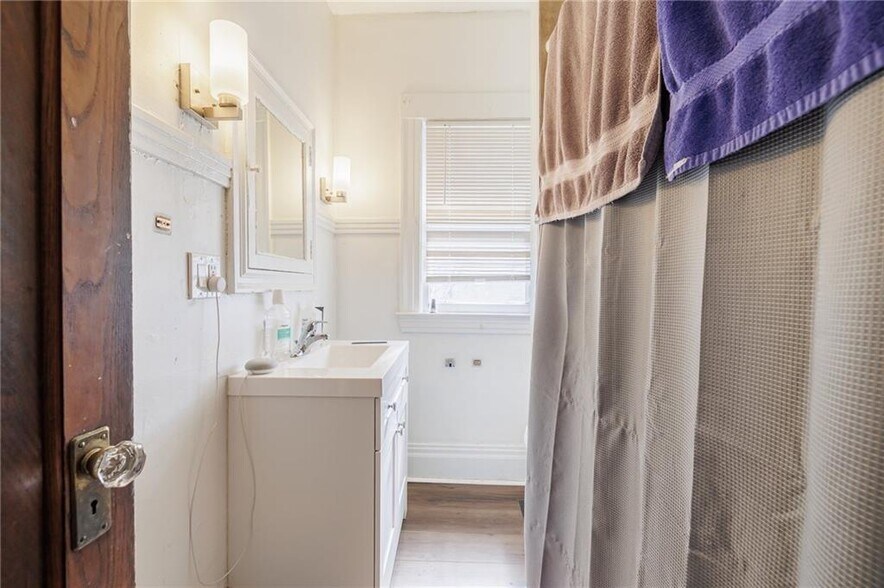 Bathroom - 1127 Monroe Ave