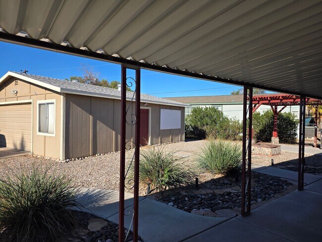 Building Photo - STUNNING PROPERTY-3 bedroom/2 bath Manufacture home in Central Bullhead City