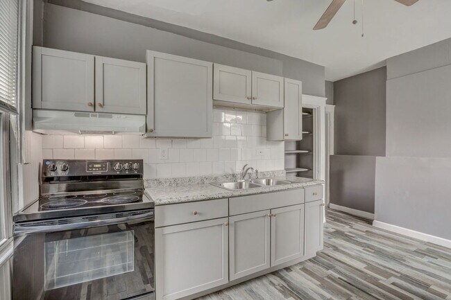 Building Photo - 3643 W 8th St