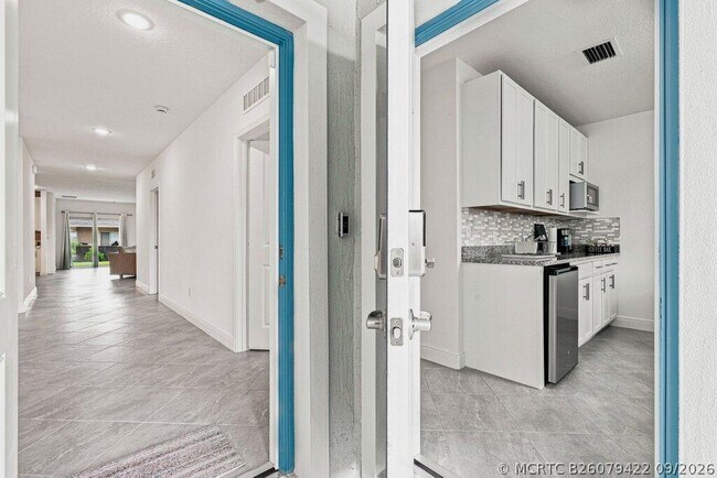 Building Photo - 226 SW Milburn Cir