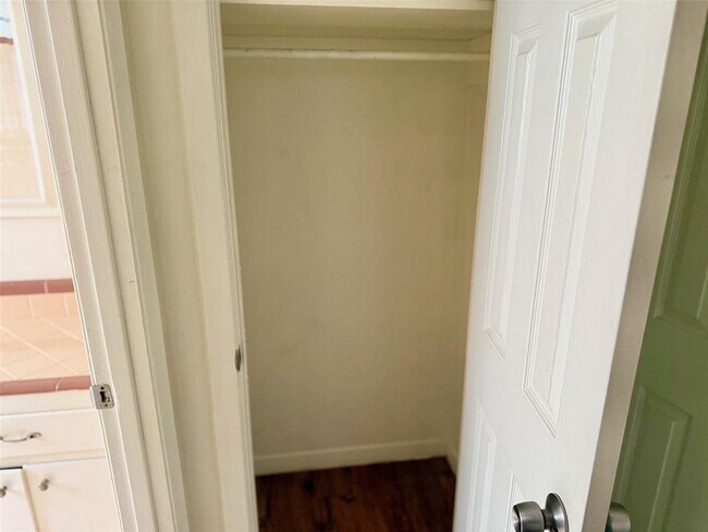 Building Photo - 2411 S 5th St