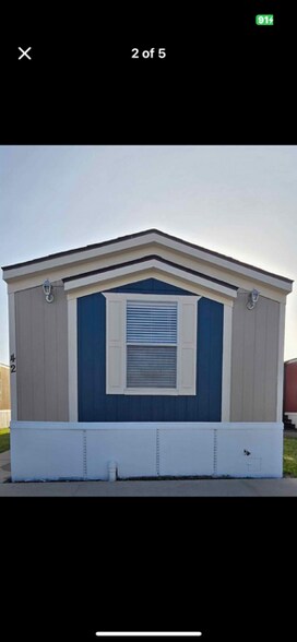 Building Photo - 1120 N Vista Dr