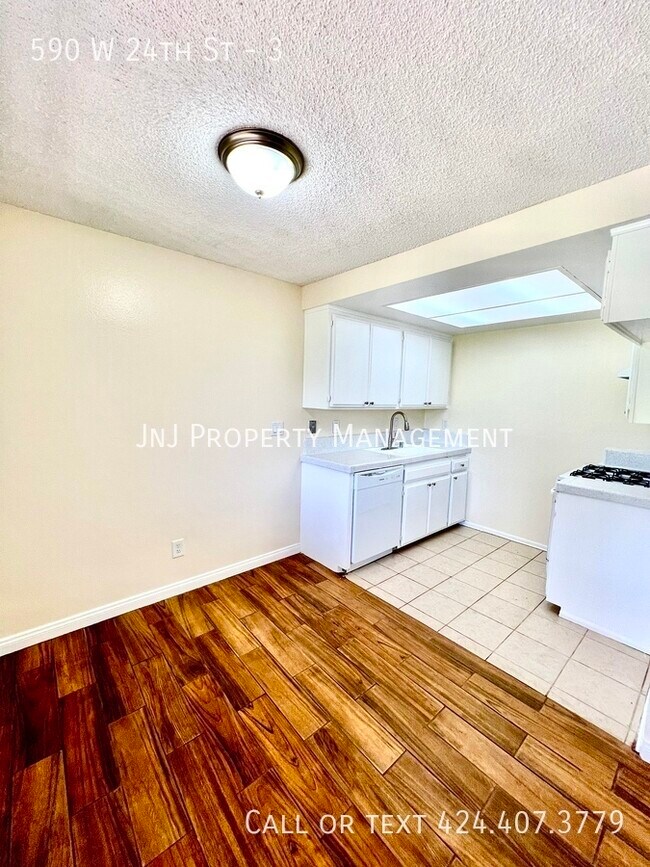 Building Photo - 590 W 24th St