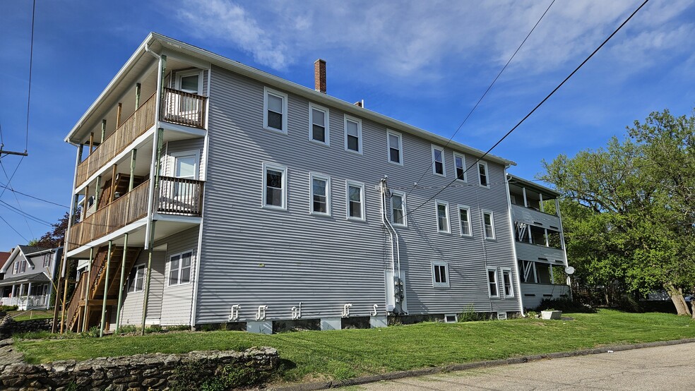 8 Robinson St unit 3 - 8 Robinson St