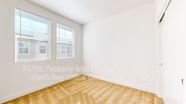 Building Photo - 221 Gambrel Cir