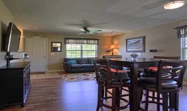 Building Photo - 2119 Quail Hollow Dr