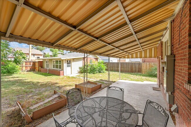 Building Photo - $3,700- Charming and Updated 4 bed, 3 bath Home in West Highland Denver!