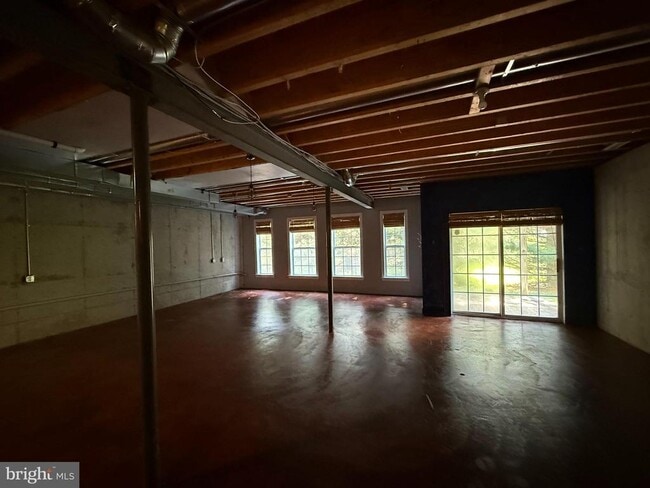 Building Photo - 59 Old Barn Dr