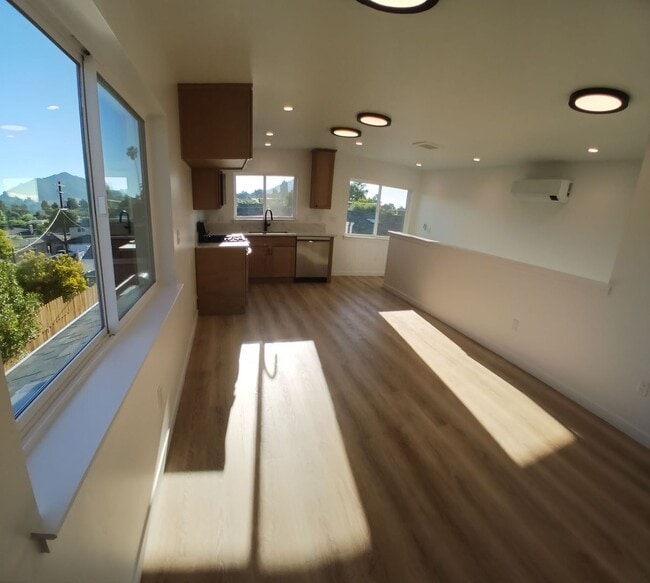 Building Photo - PRIME CAL POLY LOCATION!!
