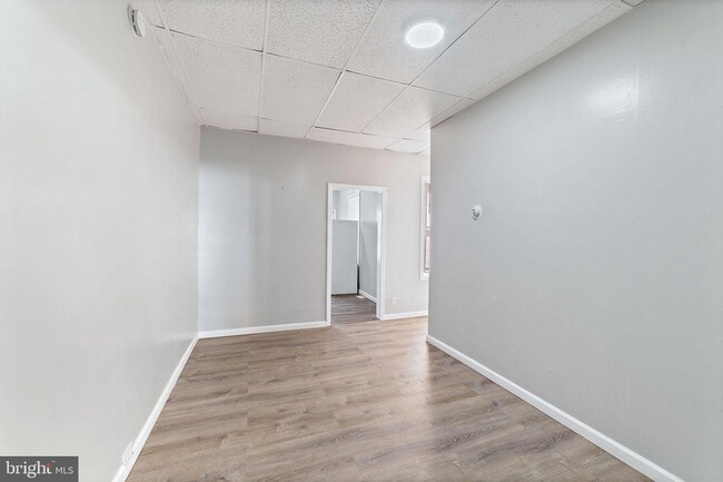 Building Photo - 1249 Kenwood Ave