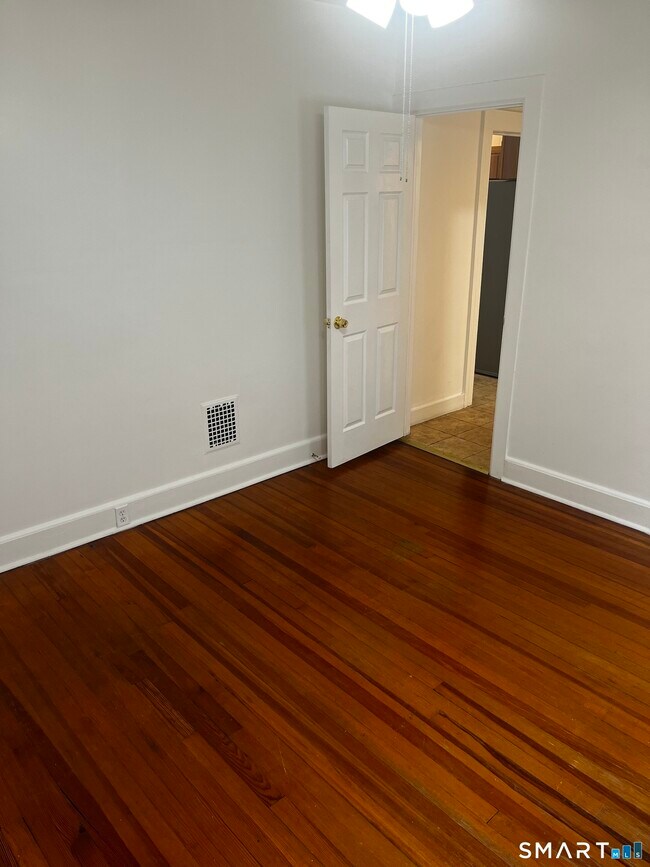 Building Photo - 84 Church St