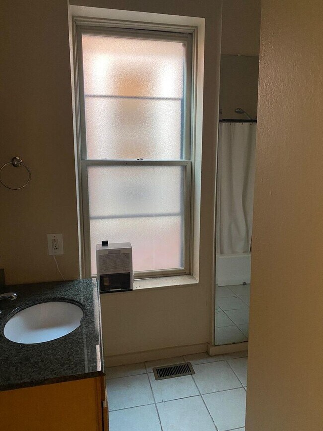 Building Photo - 4451 Pershing Ave