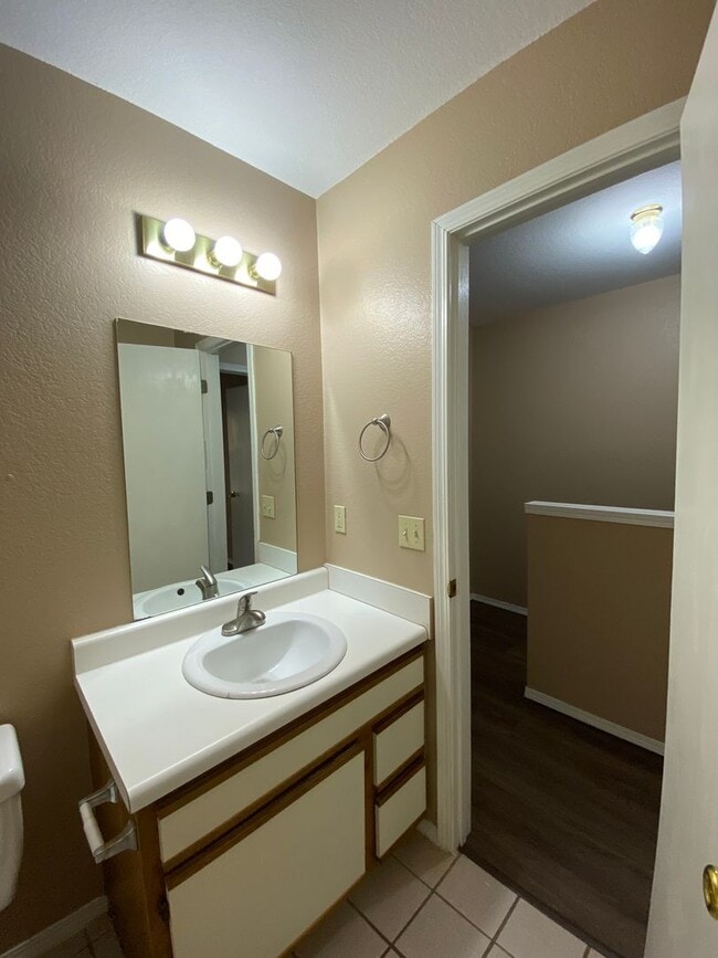 Building Photo - 1244 N Iron Horse Dr