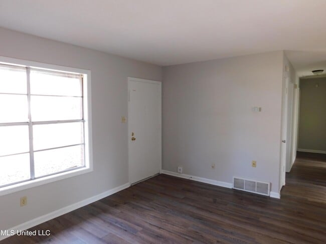 Building Photo - 1827 Custer Dr