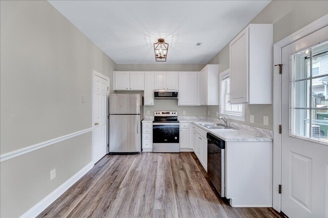 Building Photo - Updated 2 Bedroom Townhouse in Clayton
