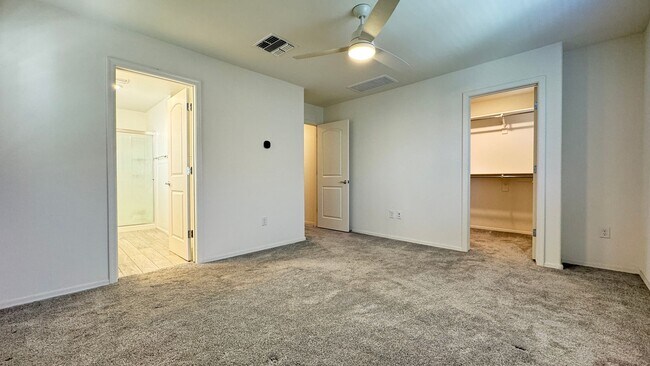Building Photo - North Central (Mountain and Prince)  2 story, 3 bed, 2.5 bath home with 2 car garage!