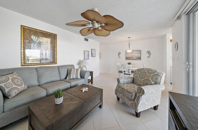 Building Photo - 353 S US Hwy 1